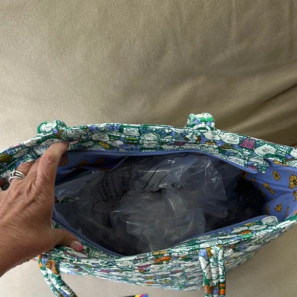 346, NWT Vera Bradley X Peanuts Green Tote Bag with Versatile Straps - Picture 2 of 8